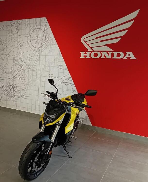 Honda CB 750 Hornet (2023 - 24) (3)