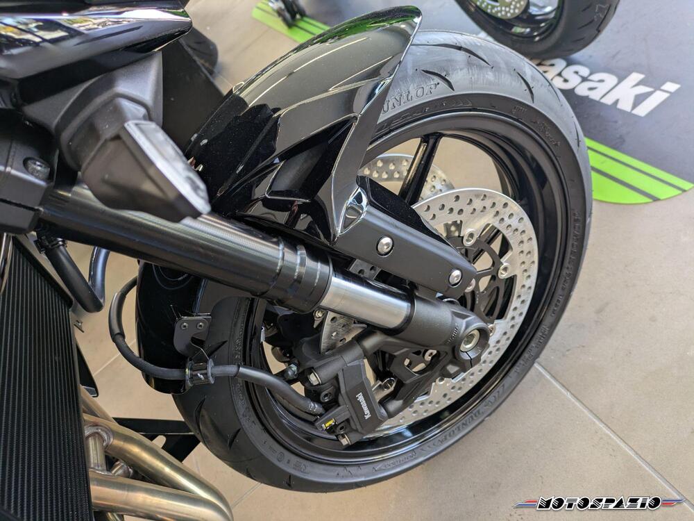 Kawasaki Z 1100 (2026) (2)