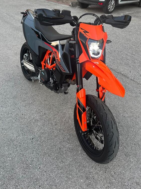 KTM 690 SMC R (2021 - 22) (2)
