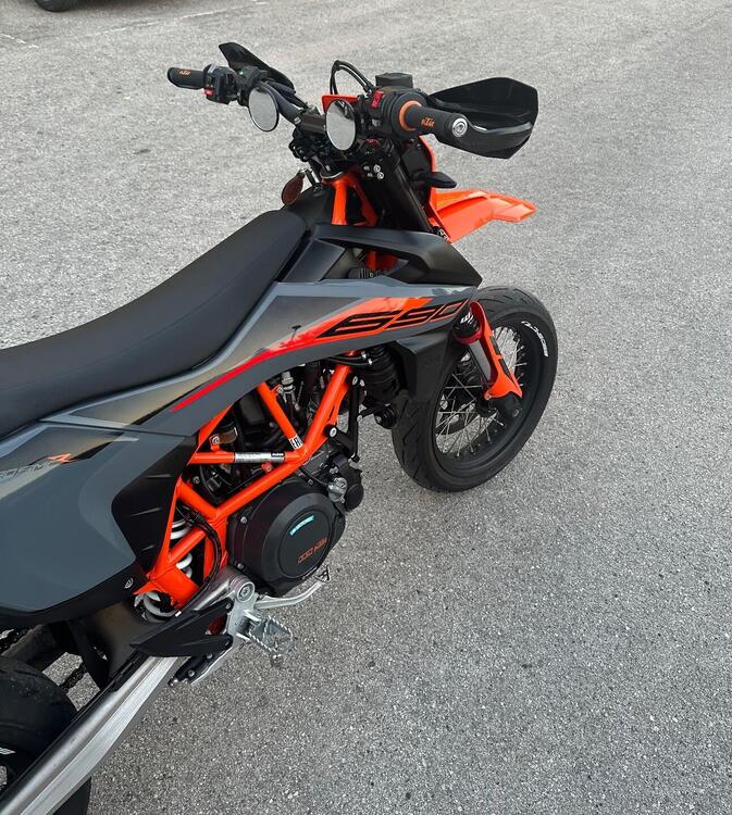 KTM 690 SMC R (2021 - 22) (3)