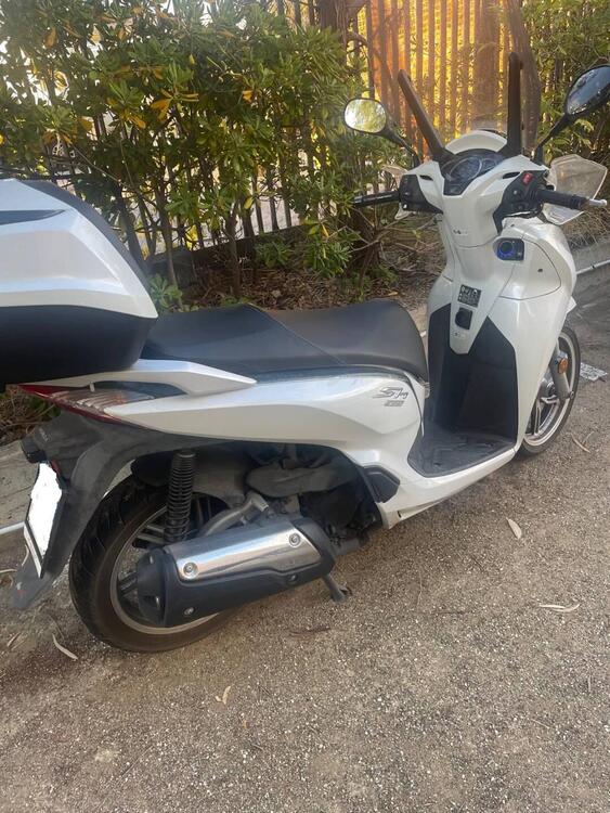 Honda SH 300 i ABS (2016 - 20) (2)