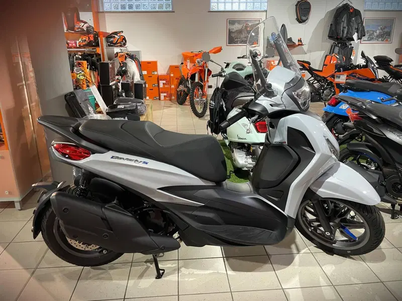 Piaggio Beverly 400 S (2025 - 26) (2)
