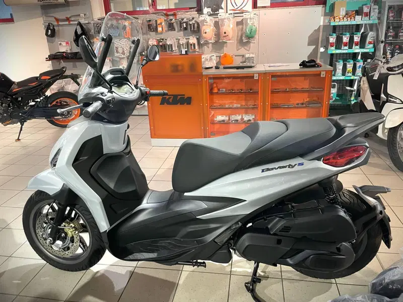 Piaggio Beverly 400 S (2025 - 26) (3)