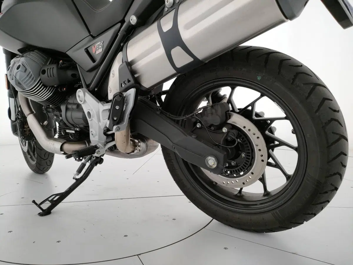 Moto Guzzi V85 Strada (2024 - 26) (7)