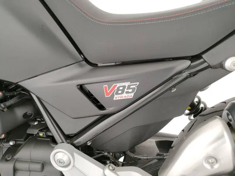 Moto Guzzi V85 Strada (2024 - 26) (9)