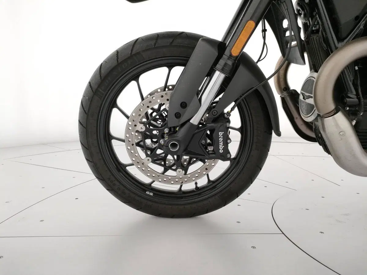 Moto Guzzi V85 Strada (2024 - 26) (13)