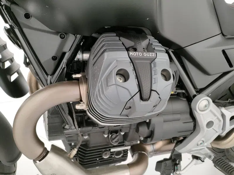 Moto Guzzi V85 Strada (2024 - 26) (12)