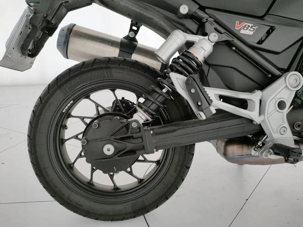 Moto Guzzi V85 Strada (2024 - 26) (10)