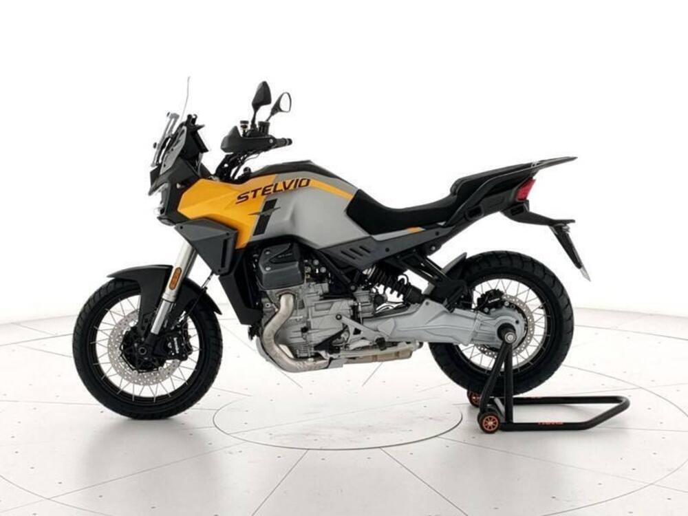 Moto Guzzi Stelvio (2024 - 25) (3)