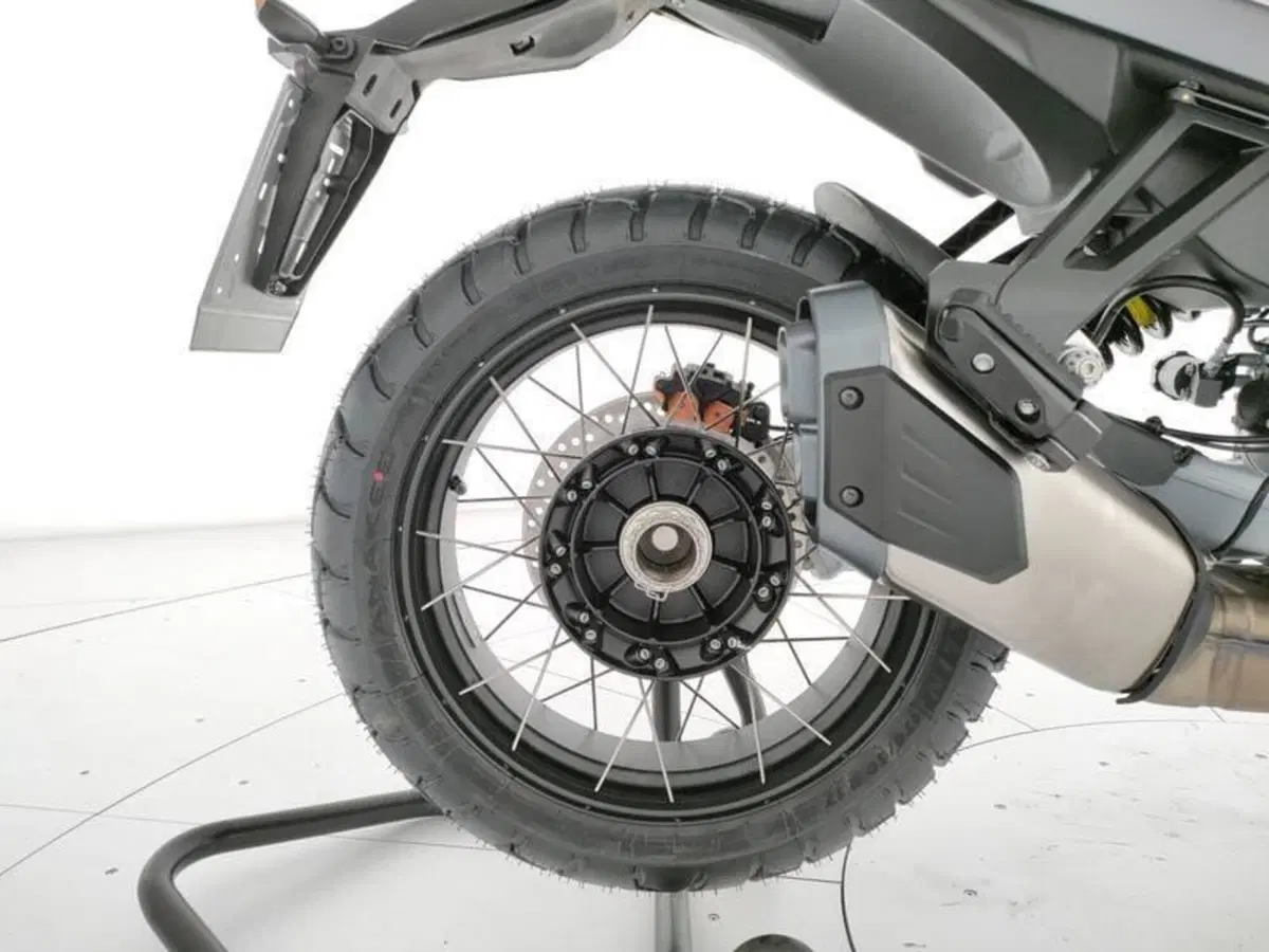 Moto Guzzi Stelvio (2024 - 26) (5)
