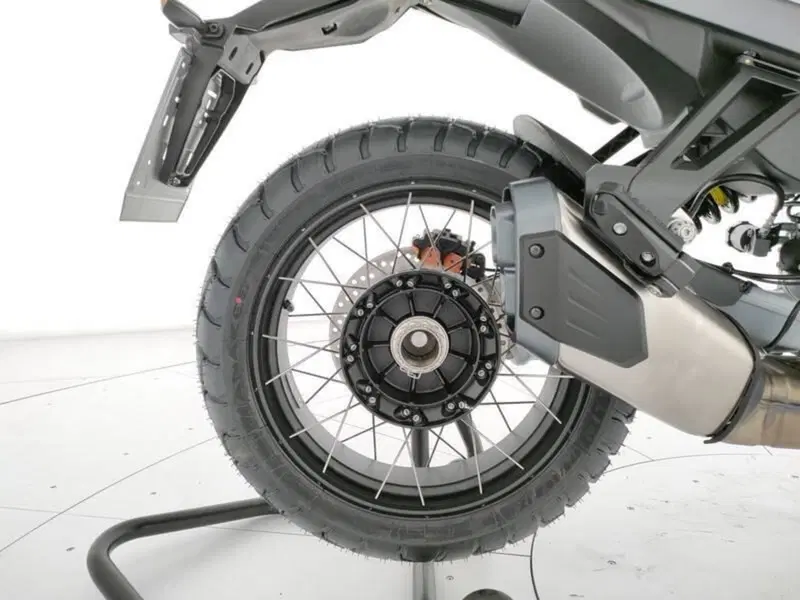 Moto Guzzi Stelvio (2024 - 26) (5)