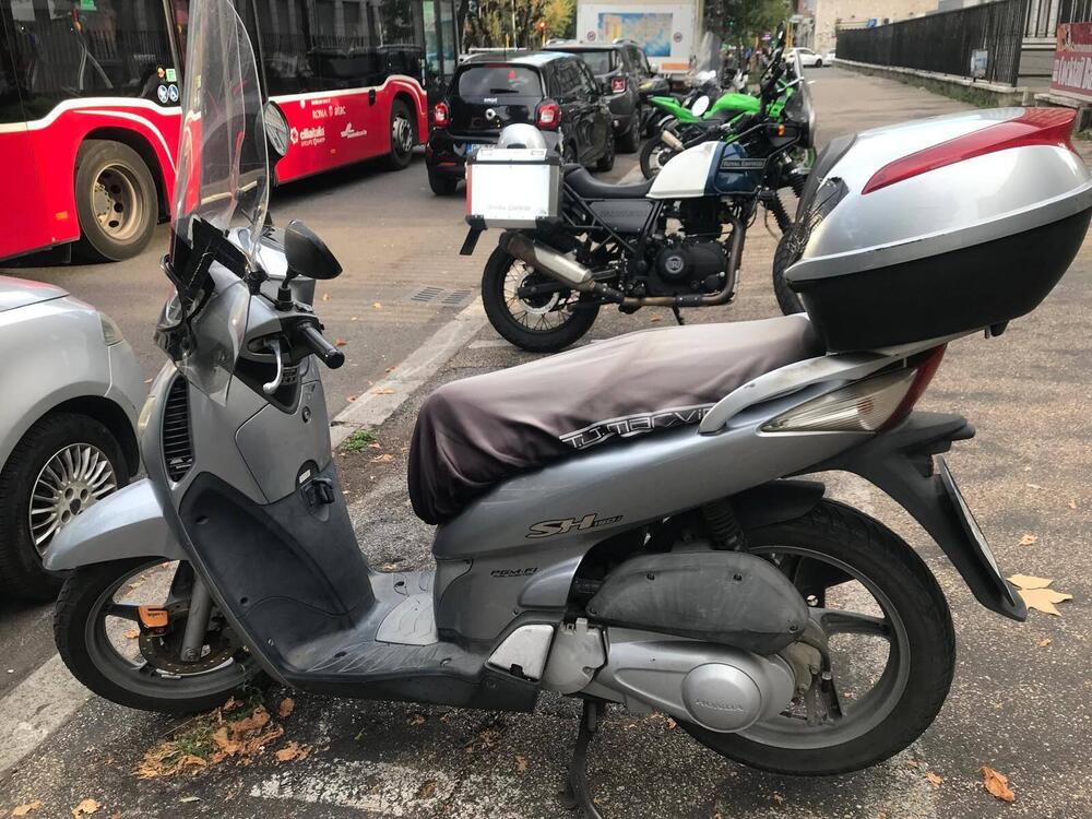 Honda SH 150 (2000 - 06) (2)