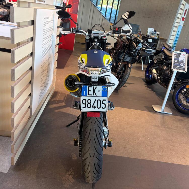 Husqvarna 701 Supermoto (2017 - 19) (2)