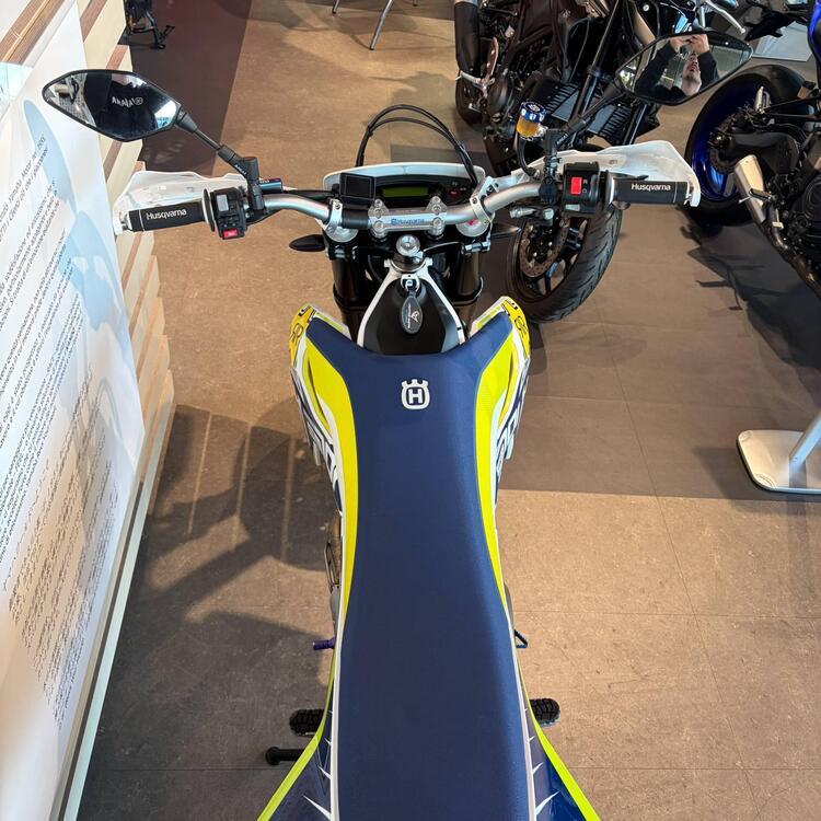 Husqvarna 701 Supermoto (2017 - 19) (3)