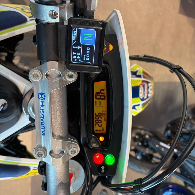 Husqvarna 701 Supermoto (2017 - 19) (4)