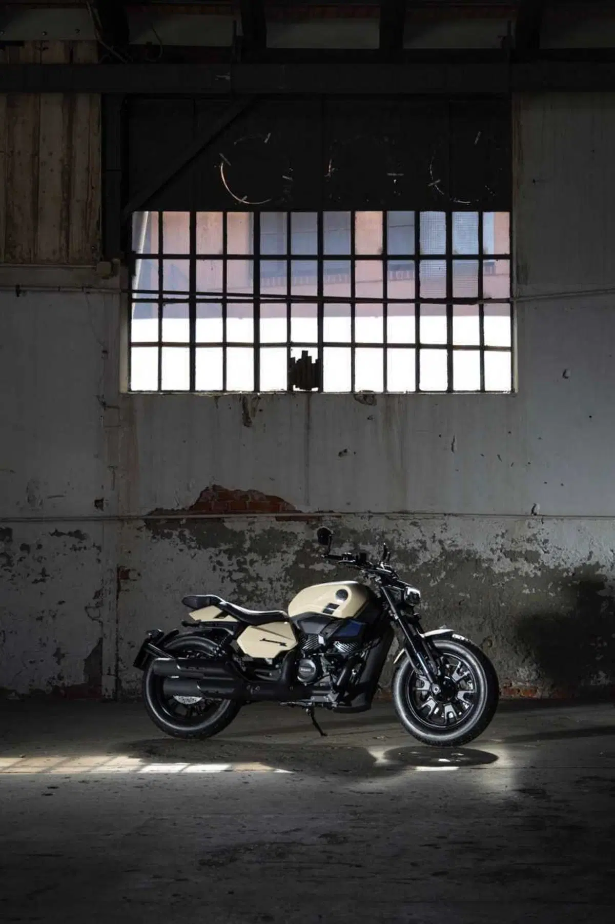Benelli Leoncino Bobber 400: la cruiser anticipa EICMA ed arriva su strada (4)