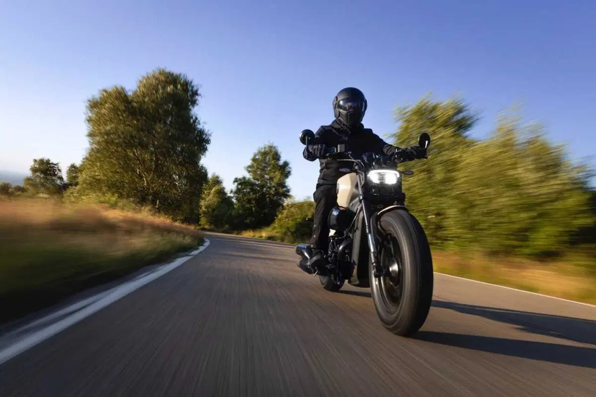 Benelli Leoncino Bobber 400: la cruiser anticipa EICMA ed arriva su strada (5)