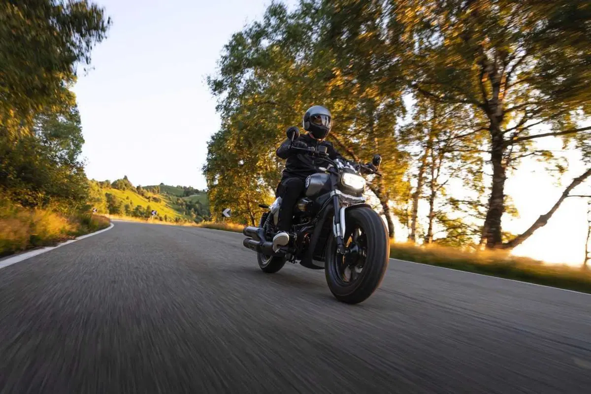 Benelli Leoncino Bobber 400: la cruiser anticipa EICMA ed arriva su strada (8)