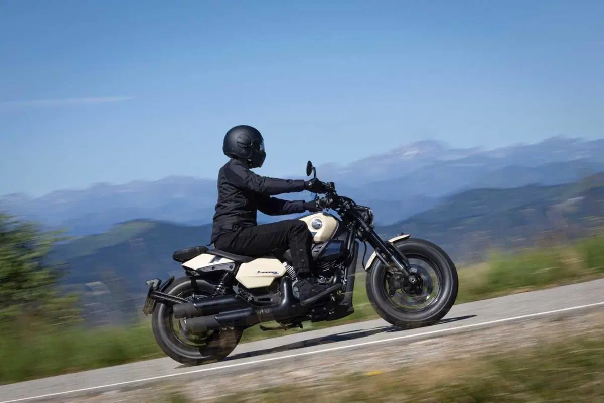 Benelli Leoncino Bobber 400: la cruiser anticipa EICMA ed arriva su strada (14)