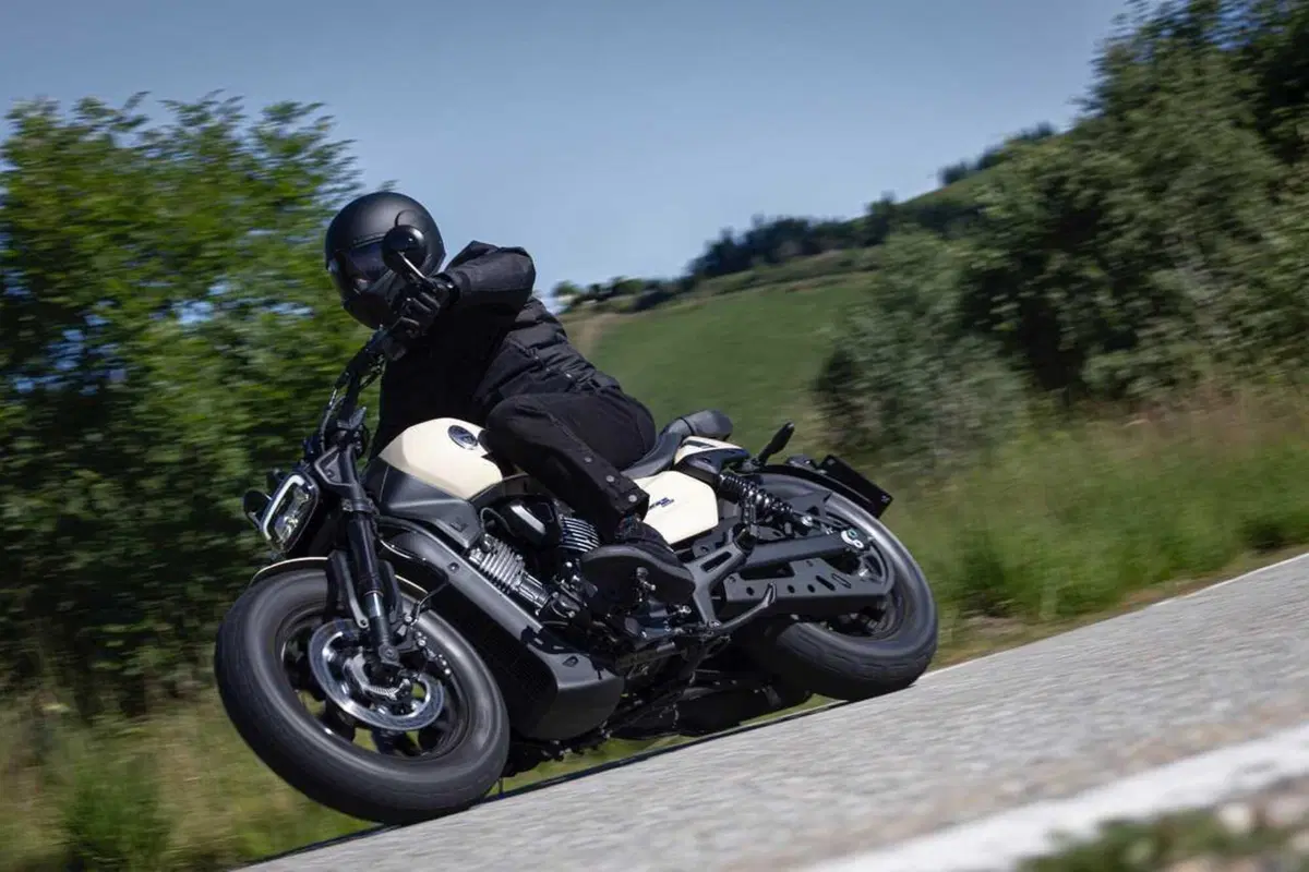 Benelli Leoncino Bobber 400: la cruiser anticipa EICMA ed arriva su strada (15)