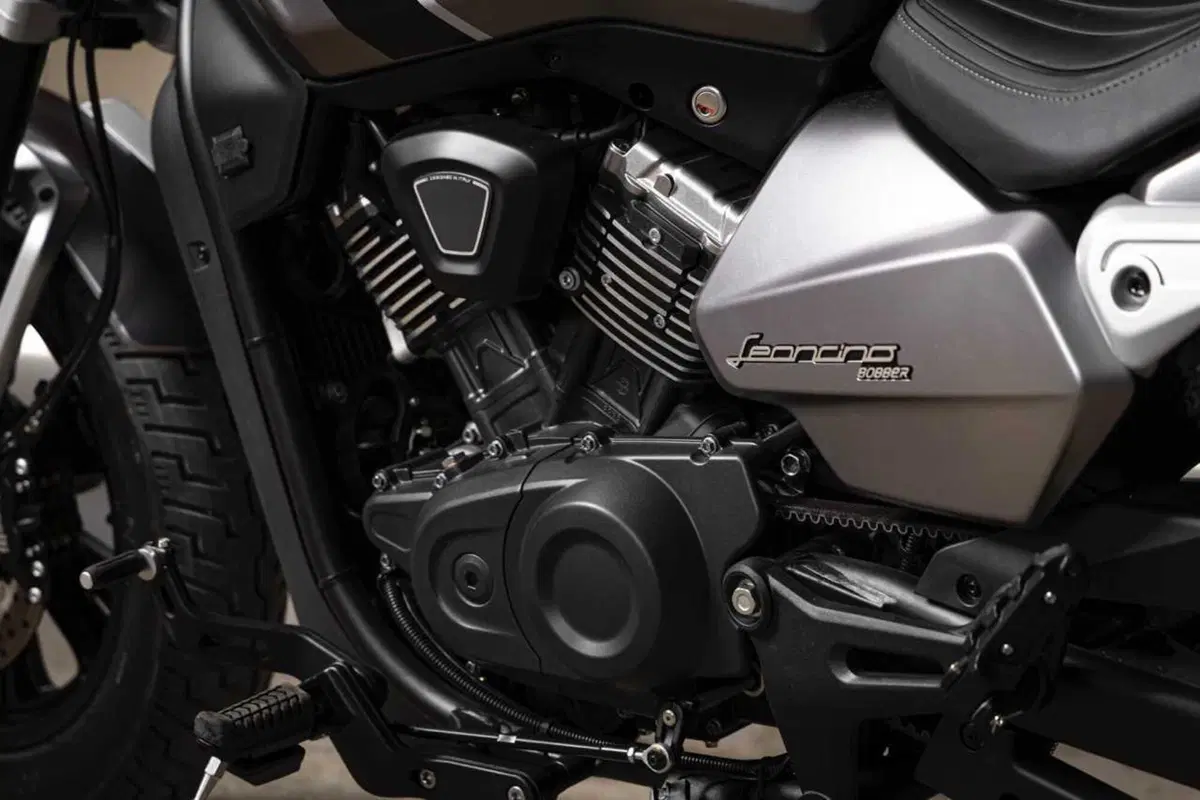 Benelli Leoncino Bobber 400: la cruiser anticipa EICMA ed arriva su strada (17)