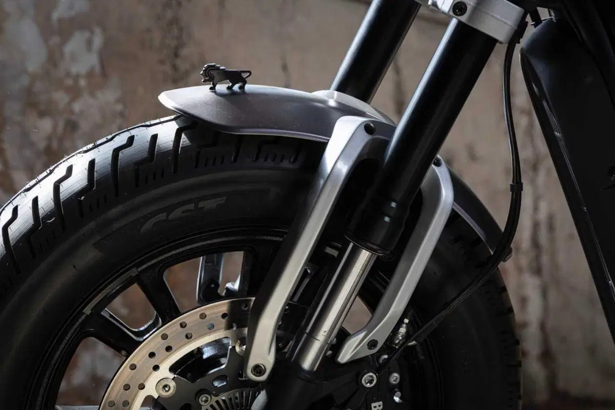 Benelli Leoncino Bobber 400: la cruiser anticipa EICMA ed arriva su strada (24)