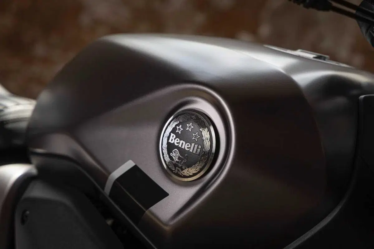Benelli Leoncino Bobber 400: la cruiser anticipa EICMA ed arriva su strada (29)
