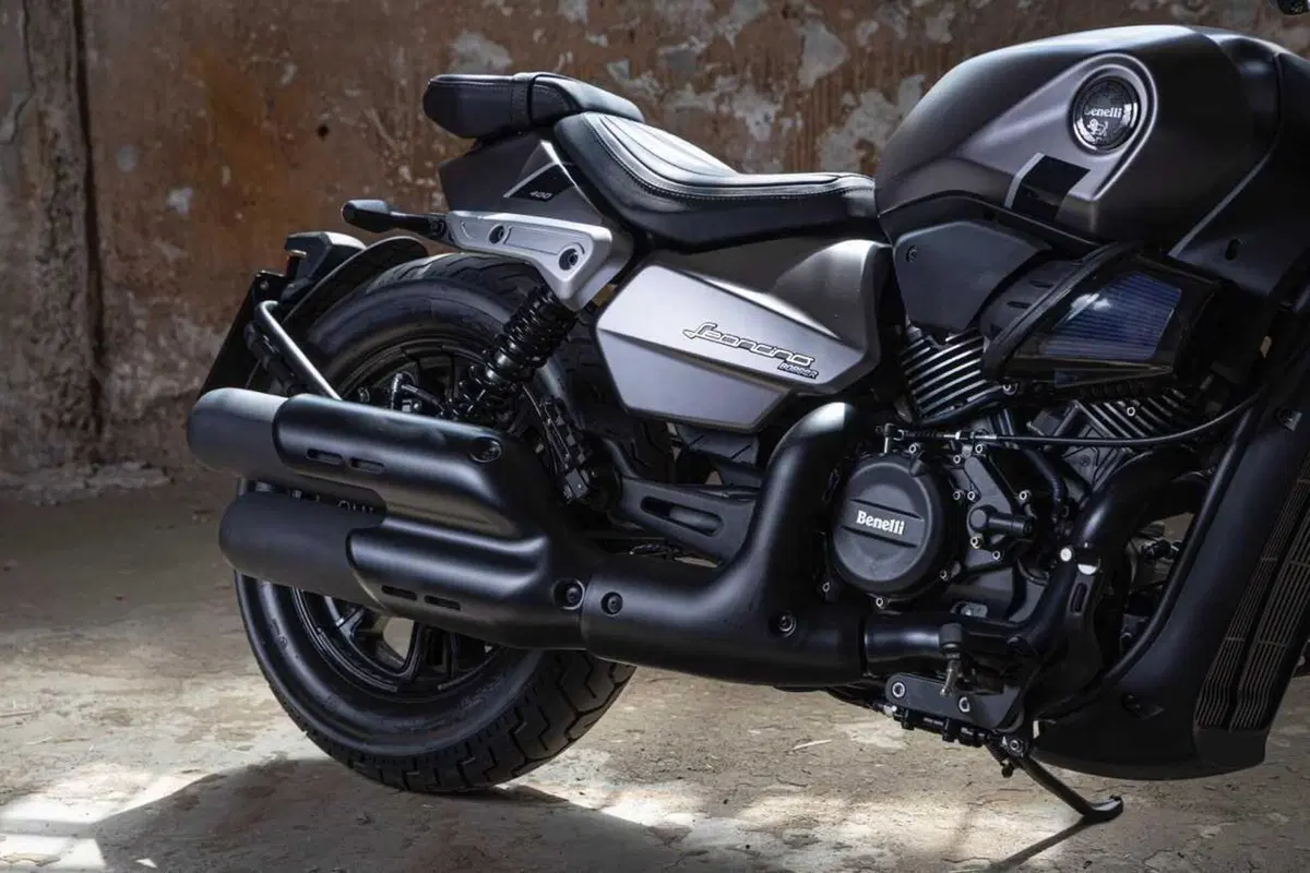 Benelli Leoncino Bobber 400: la cruiser anticipa EICMA ed arriva su strada (30)