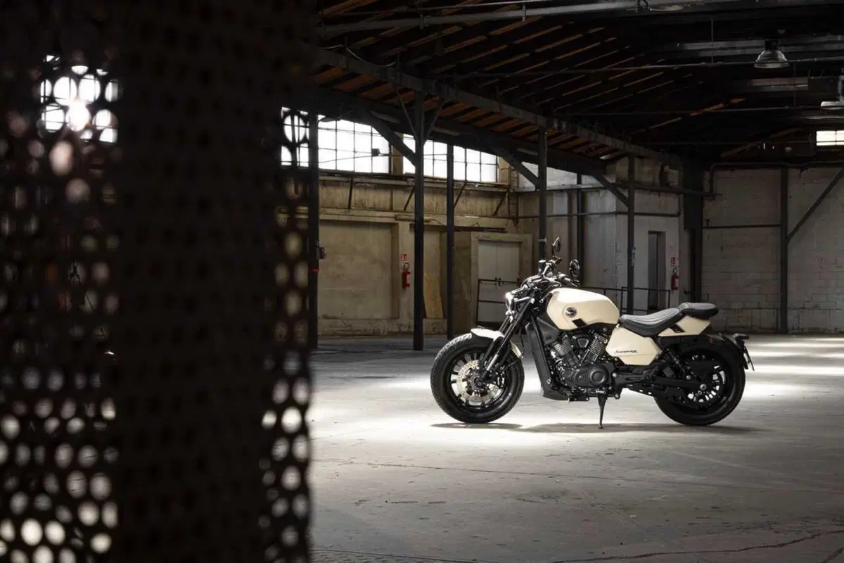 Benelli Leoncino Bobber 400: la cruiser anticipa EICMA ed arriva su strada (38)