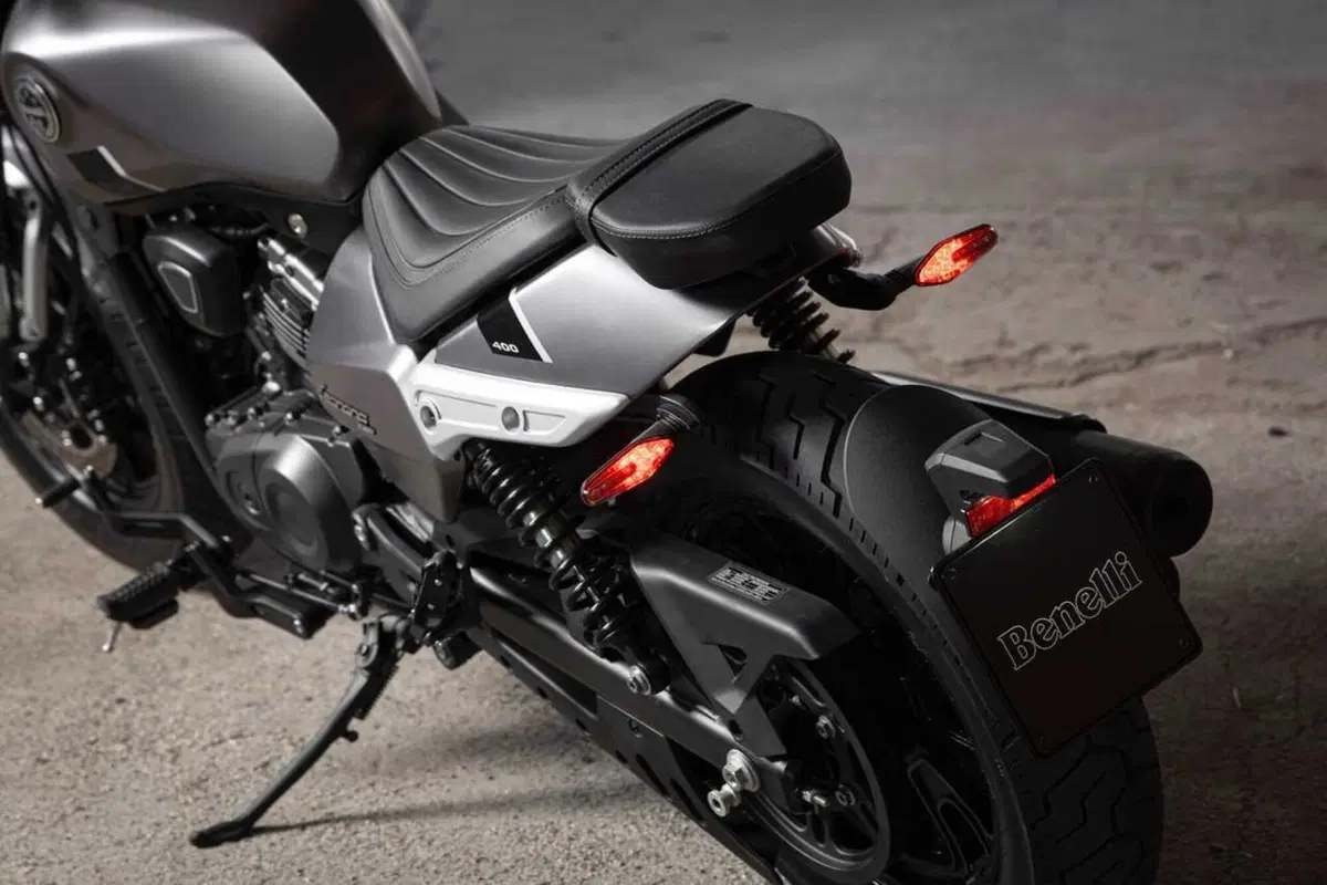Benelli Leoncino Bobber 400: la cruiser anticipa EICMA ed arriva su strada (47)