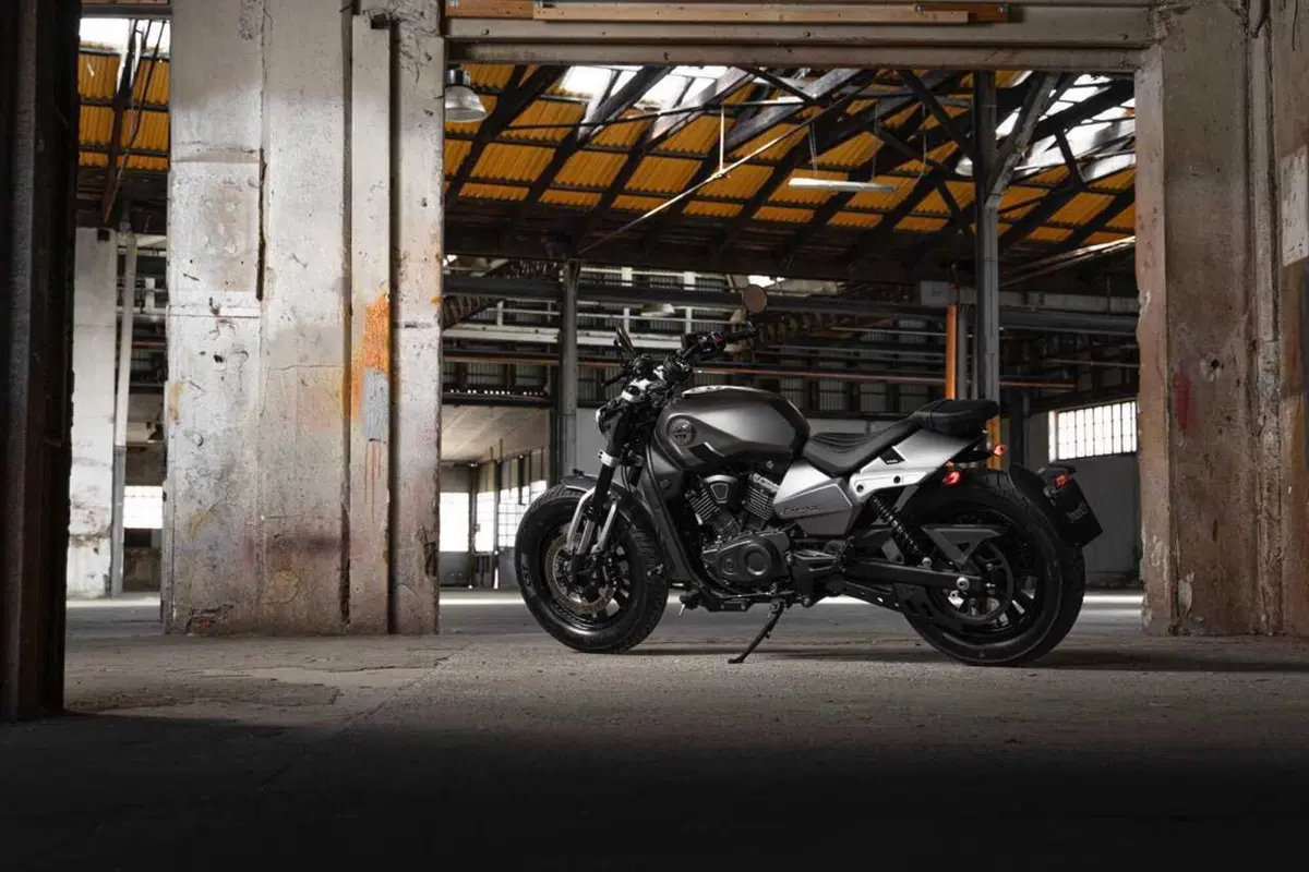 Benelli Leoncino Bobber 400: la cruiser anticipa EICMA ed arriva su strada (48)