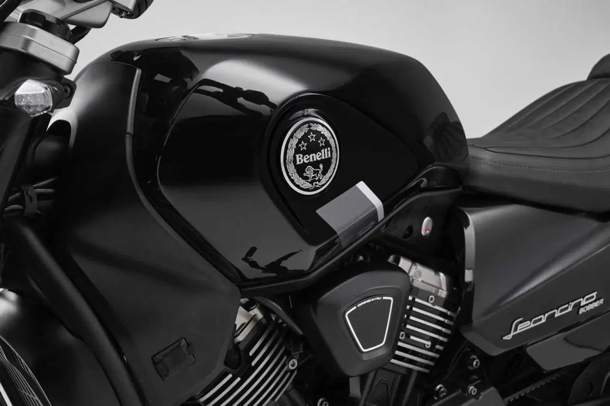 Benelli Leoncino Bobber 400: la cruiser anticipa EICMA ed arriva su strada (53)