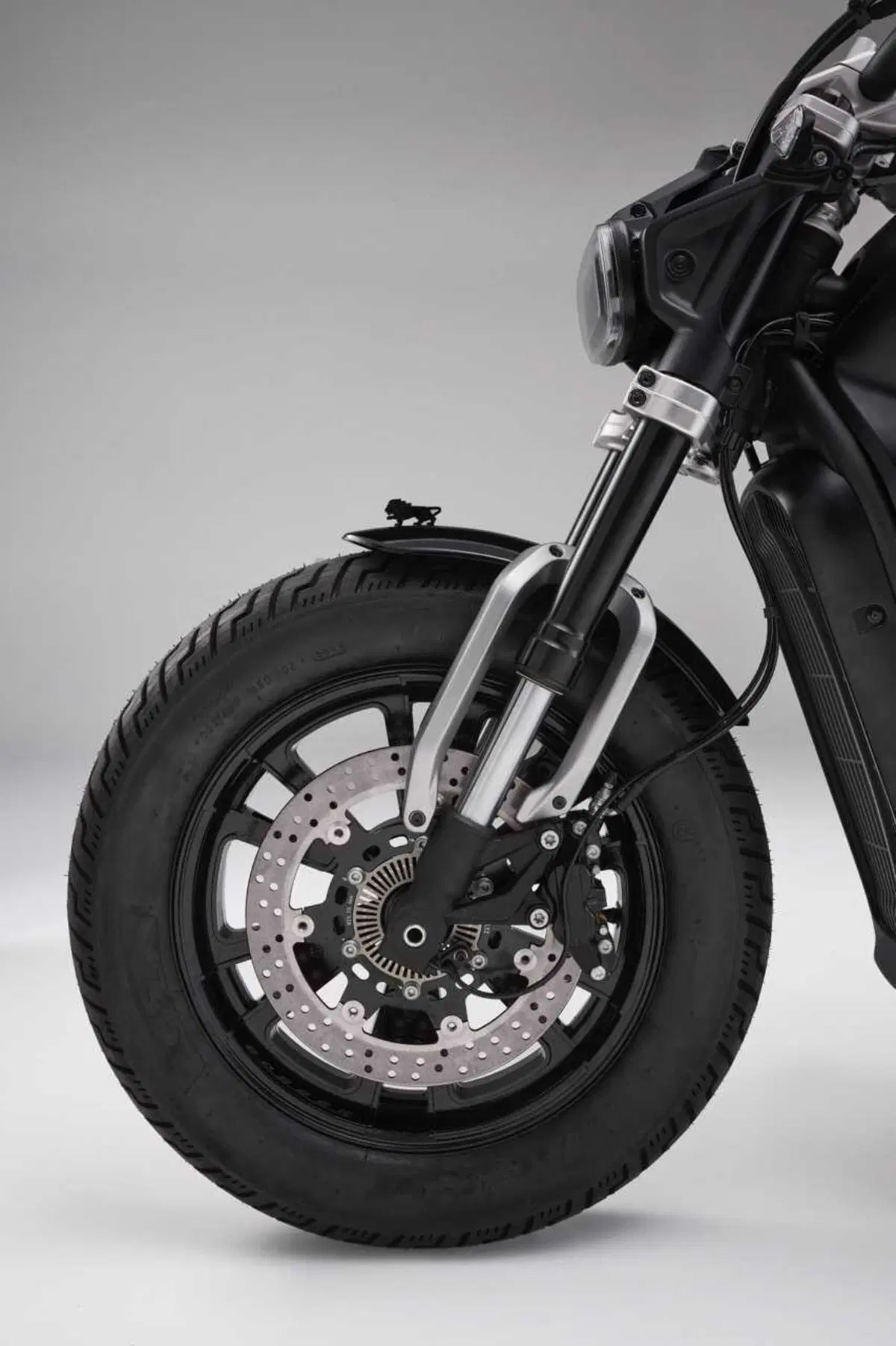 Benelli Leoncino Bobber 400: la cruiser anticipa EICMA ed arriva su strada (55)
