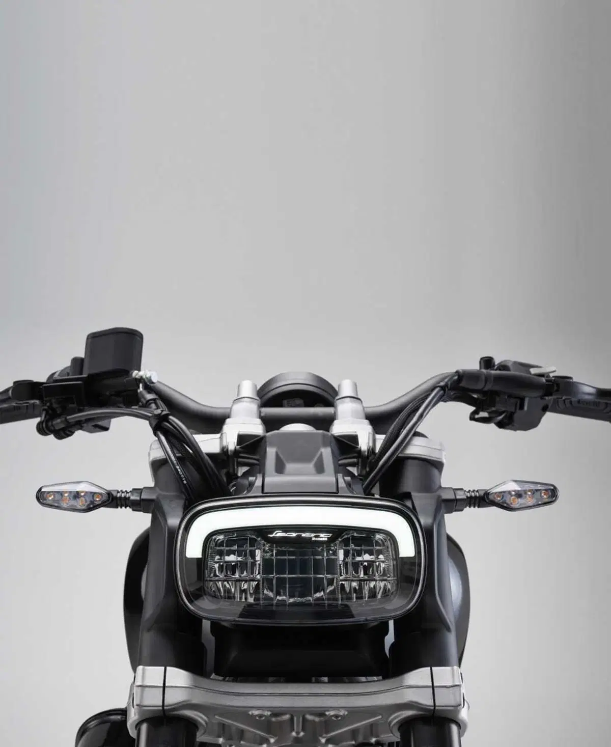 Benelli Leoncino Bobber 400: la cruiser anticipa EICMA ed arriva su strada (56)
