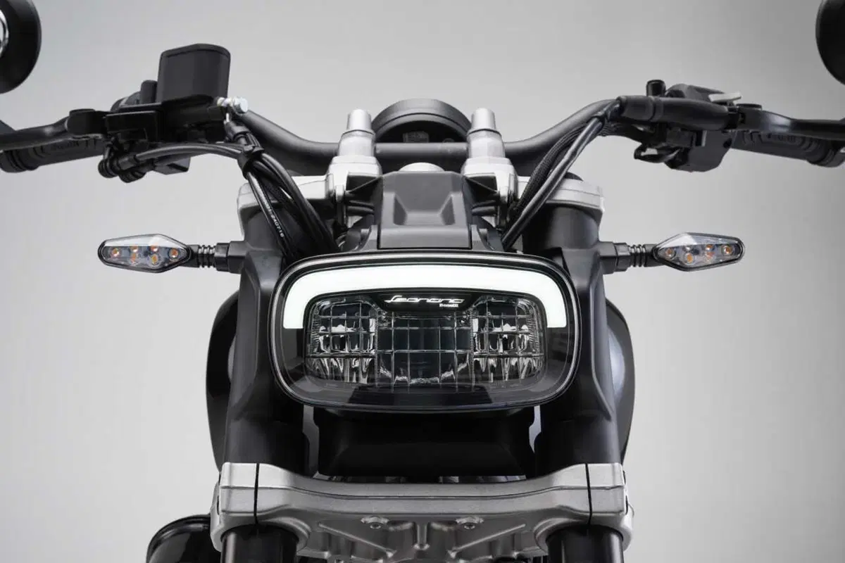 Benelli Leoncino Bobber 400: la cruiser anticipa EICMA ed arriva su strada (57)