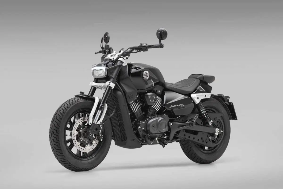 Benelli Leoncino Bobber 400: la cruiser anticipa EICMA ed arriva su strada (59)