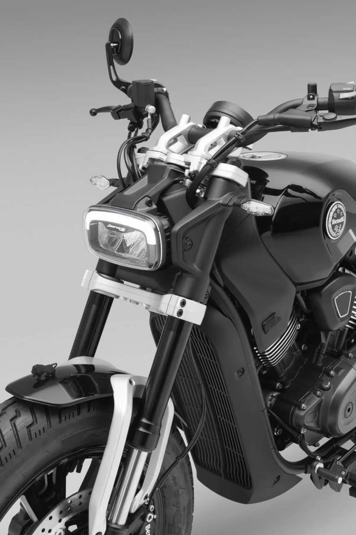 Benelli Leoncino Bobber 400: la cruiser anticipa EICMA ed arriva su strada (64)