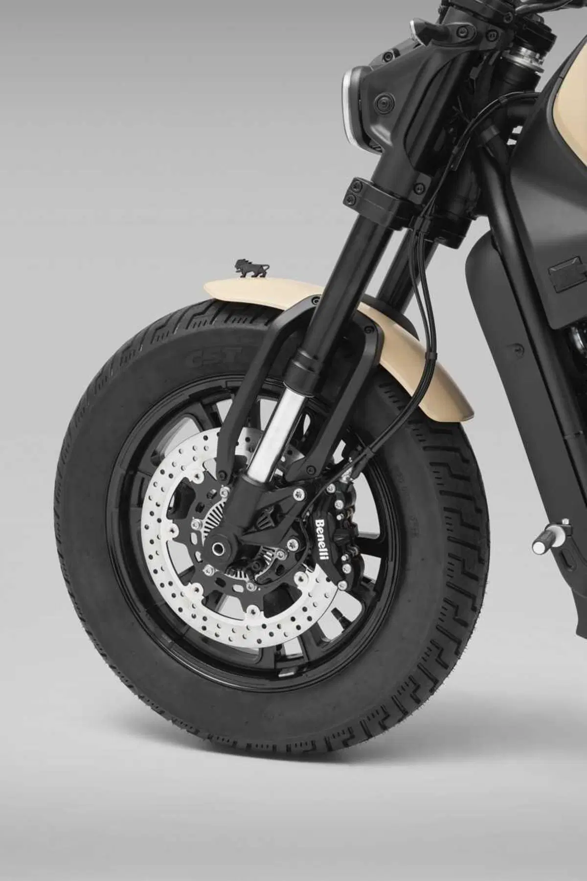 Benelli Leoncino Bobber 400: la cruiser anticipa EICMA ed arriva su strada (72)