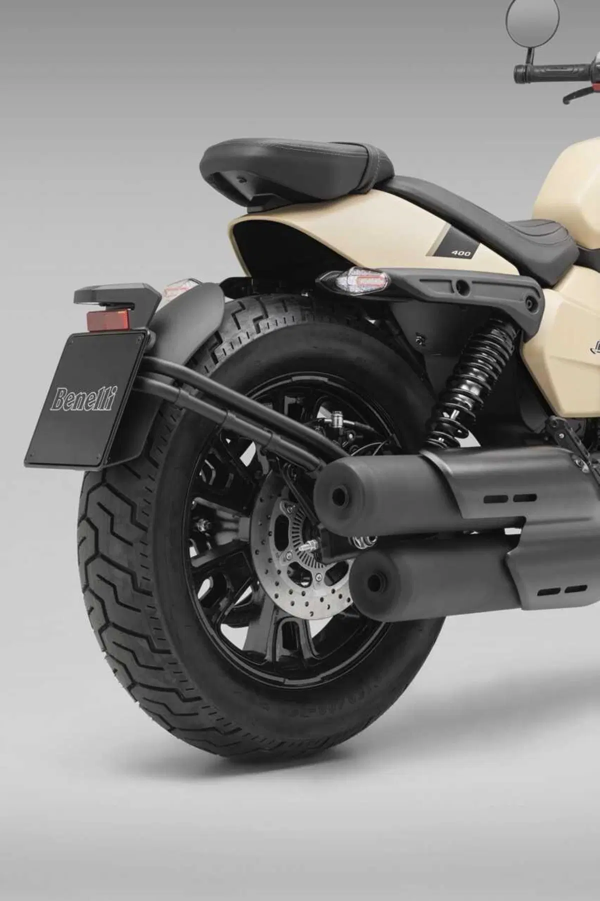 Benelli Leoncino Bobber 400: la cruiser anticipa EICMA ed arriva su strada (75)
