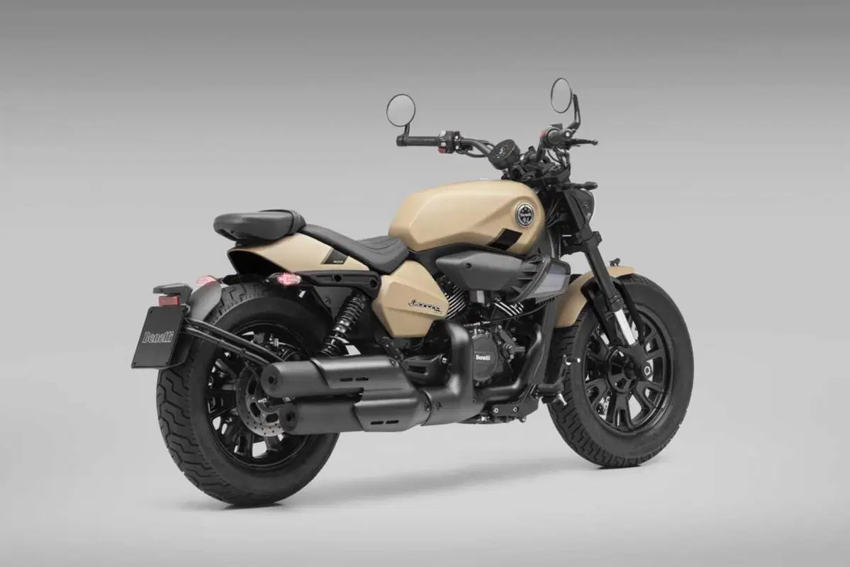 Benelli Leoncino Bobber 400: la cruiser anticipa EICMA ed arriva su strada (79)