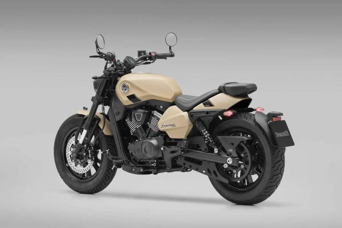 Benelli Leoncino Bobber 400: la cruiser anticipa EICMA ed arriva su strada (80)