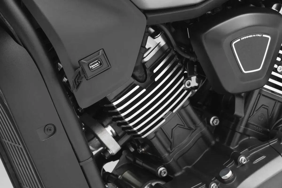 Benelli Leoncino Bobber 400: la cruiser anticipa EICMA ed arriva su strada (94)