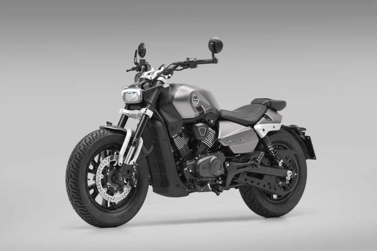 Benelli Leoncino Bobber 400: la cruiser anticipa EICMA ed arriva su strada (99)