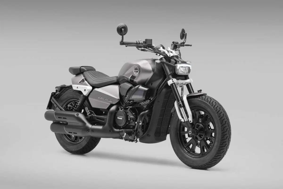 Benelli Leoncino Bobber 400: la cruiser anticipa EICMA ed arriva su strada (100)