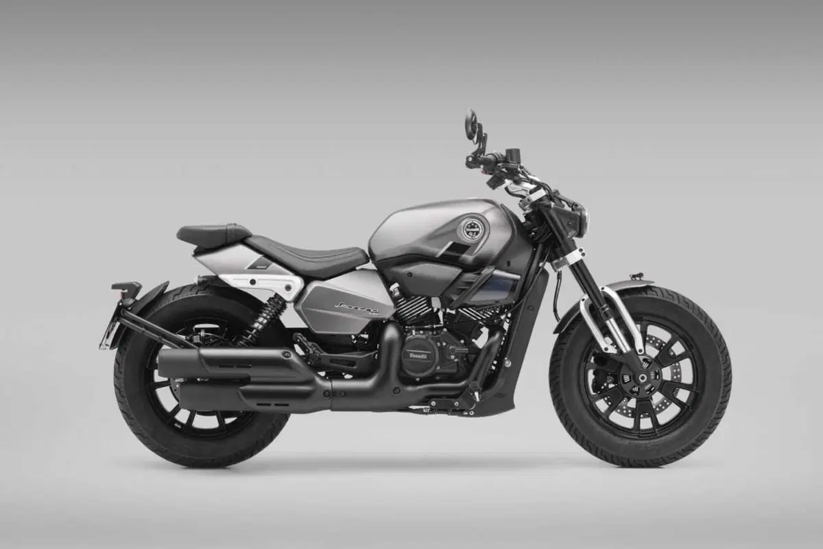 Benelli Leoncino Bobber 400: la cruiser anticipa EICMA ed arriva su strada (101)