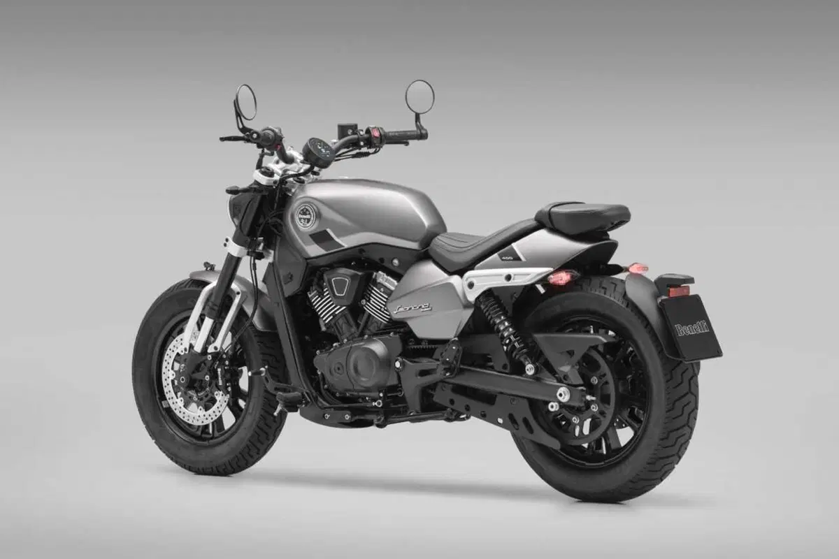 Benelli Leoncino Bobber 400: la cruiser anticipa EICMA ed arriva su strada (103)