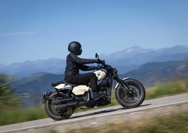 Benelli Leoncino Bobber 400: la cruiser anticipa EICMA ed arriva su strada