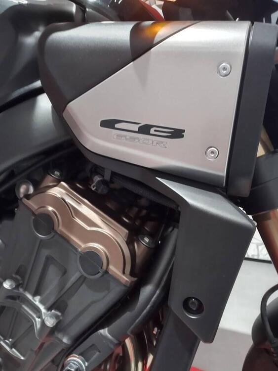 Honda CB 650 R (2024 - 25) (4)