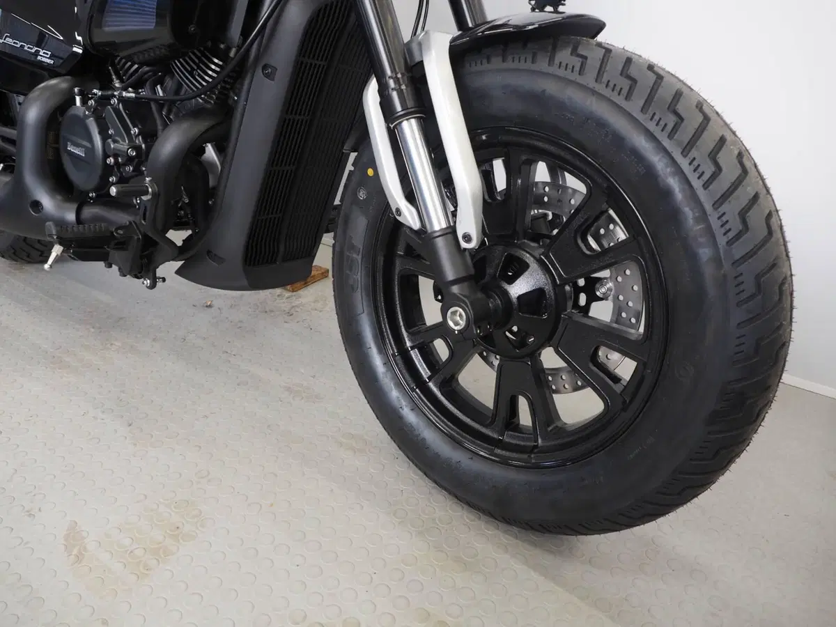 Benelli Leoncino 400 Bobber (2026) (5)