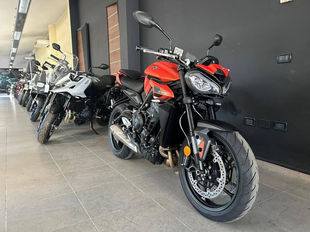 Triumph Street Triple 765 R A2 (2024 - 25) (3)